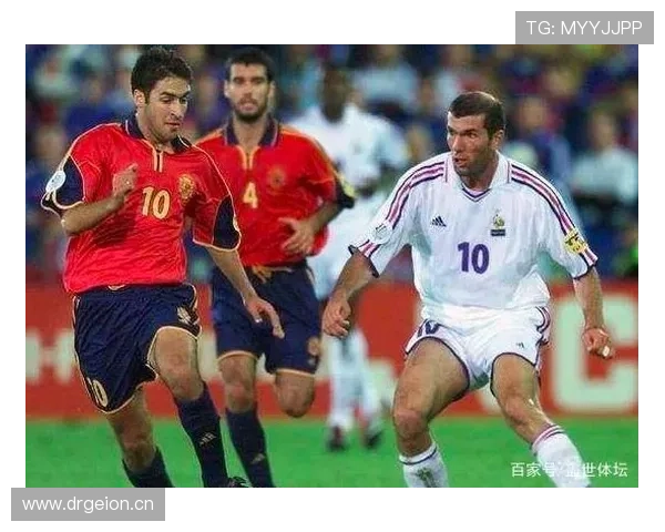 达姆斯高技术特点解析:盘带与传球优势下的进攻组织能力提升 达姆斯高技术特点解析:盘带与传球优势下的进攻组织能力提升