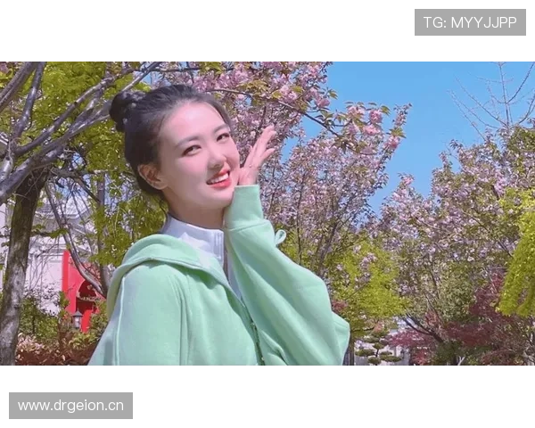 张常宁在家吃顿饭，光配菜都摆了八道